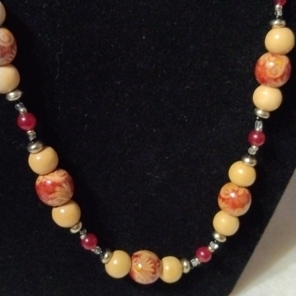 Beautiful Wooden bead necklace 18" NWT (sku 695) - Picture 4 of 7
